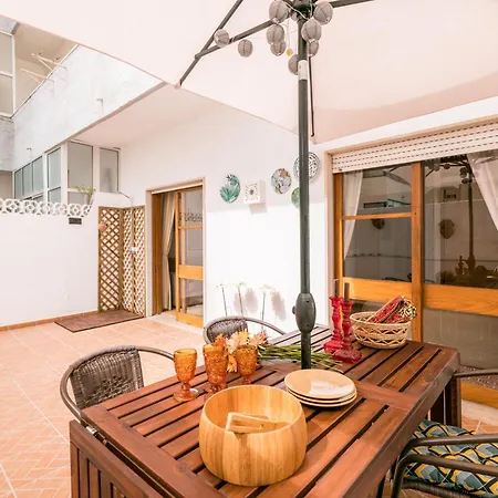 Sons Do Mar - Charming By The Sea