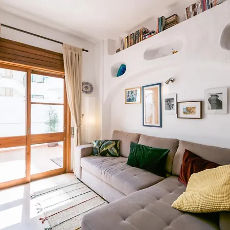 Sons Do Mar - Charming By The Sea