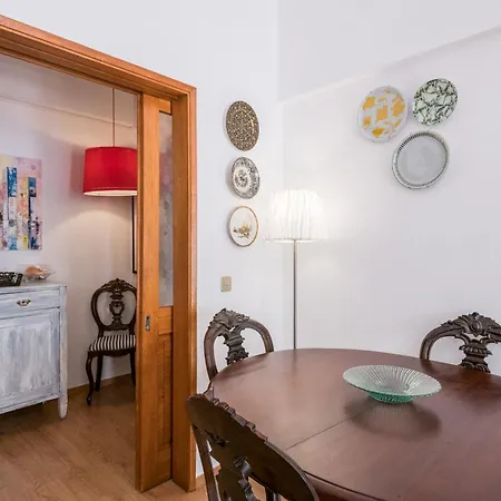 Sons Do Mar - Charming By The Sea