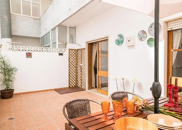 Sons Do Mar - Charming By The Sea