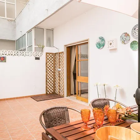 Sons Do Mar - Charming By The Sea