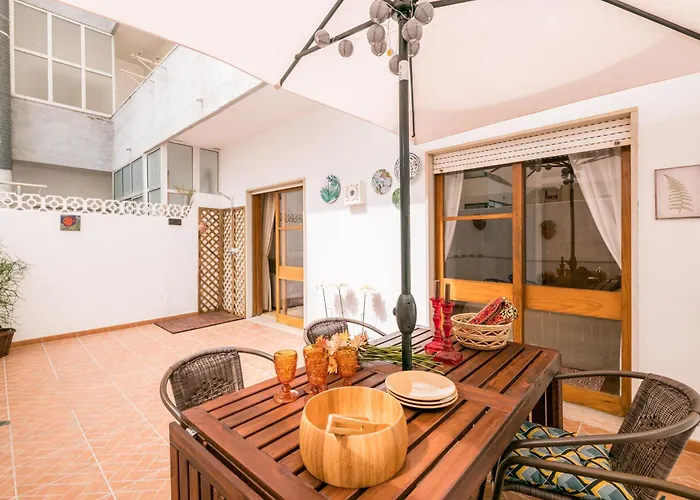 Sons Do Mar - Charming By The Sea