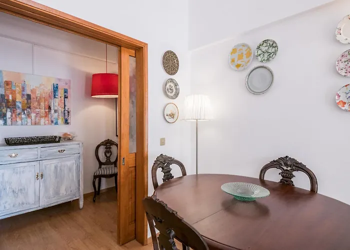 Sons Do Mar - Charming By The Sea